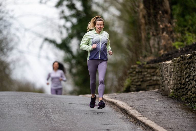 runner in purple