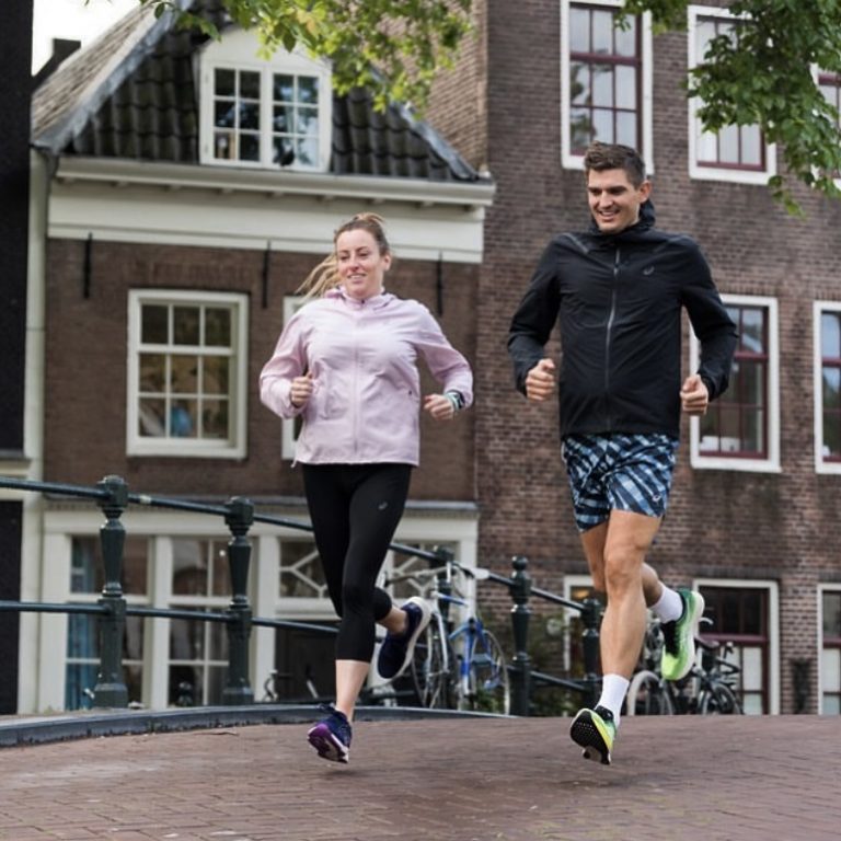 runners in amsterdam