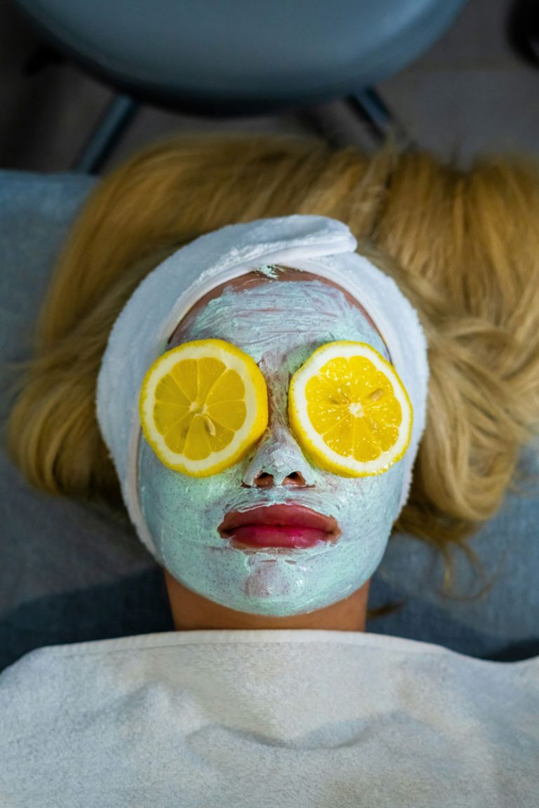 facemask and slices of lemon