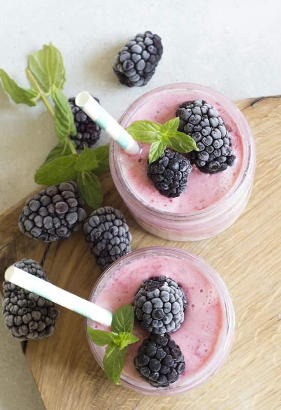berry smootie in a glass 