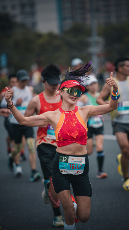 runner looking happy in a race